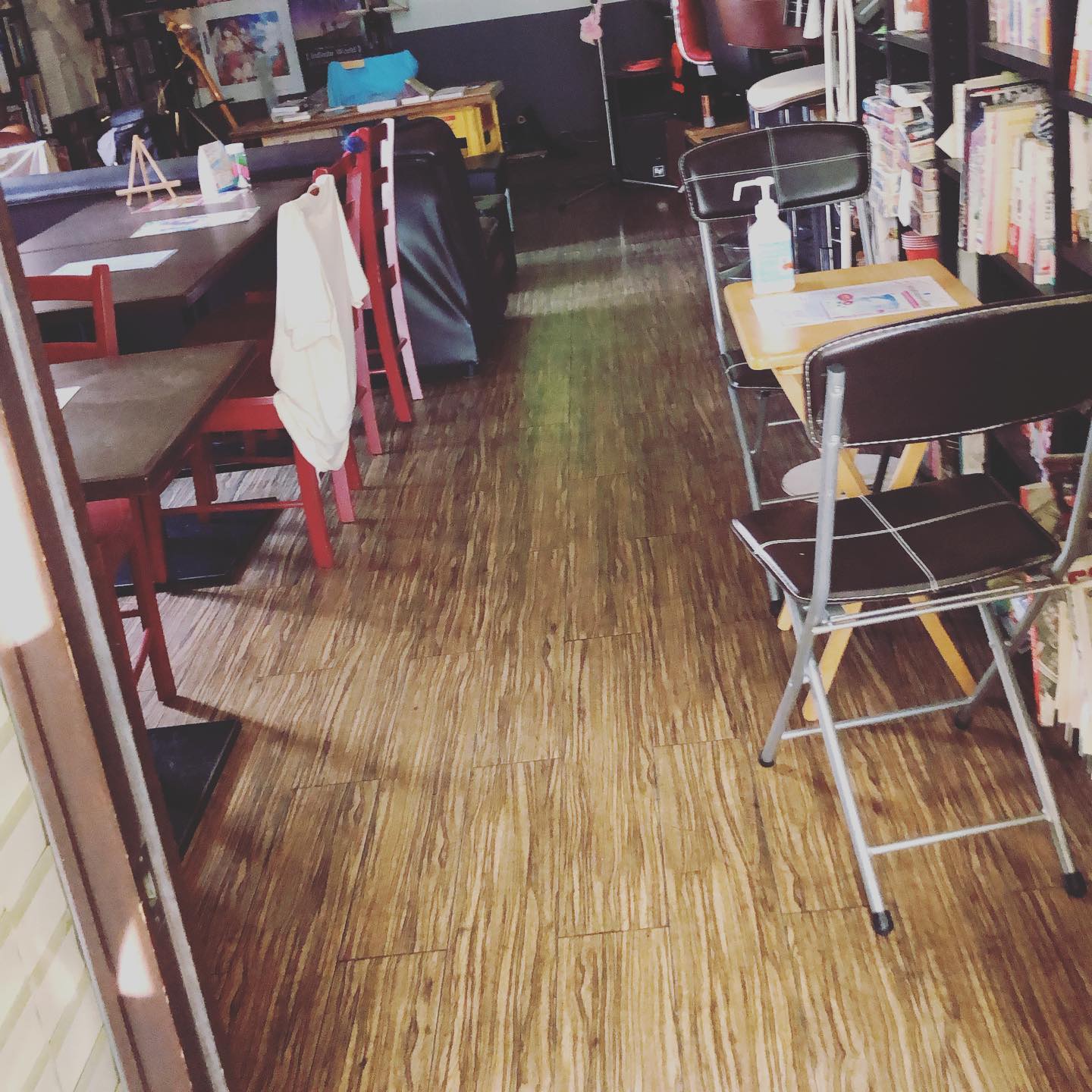 本日もしっかり換気をして17時〜22時までお待ちしております(๑˃̵ᴗ˂̵) #オタクバー