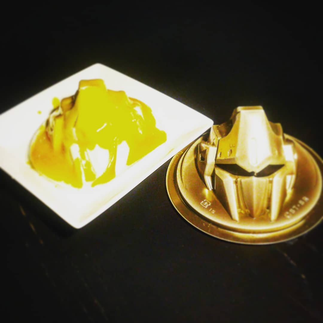 常連さんのお土産、#百式とうふ! #金粉入カレー風味ソース 付。早いもの順♪ #オタクバー #ガンダム