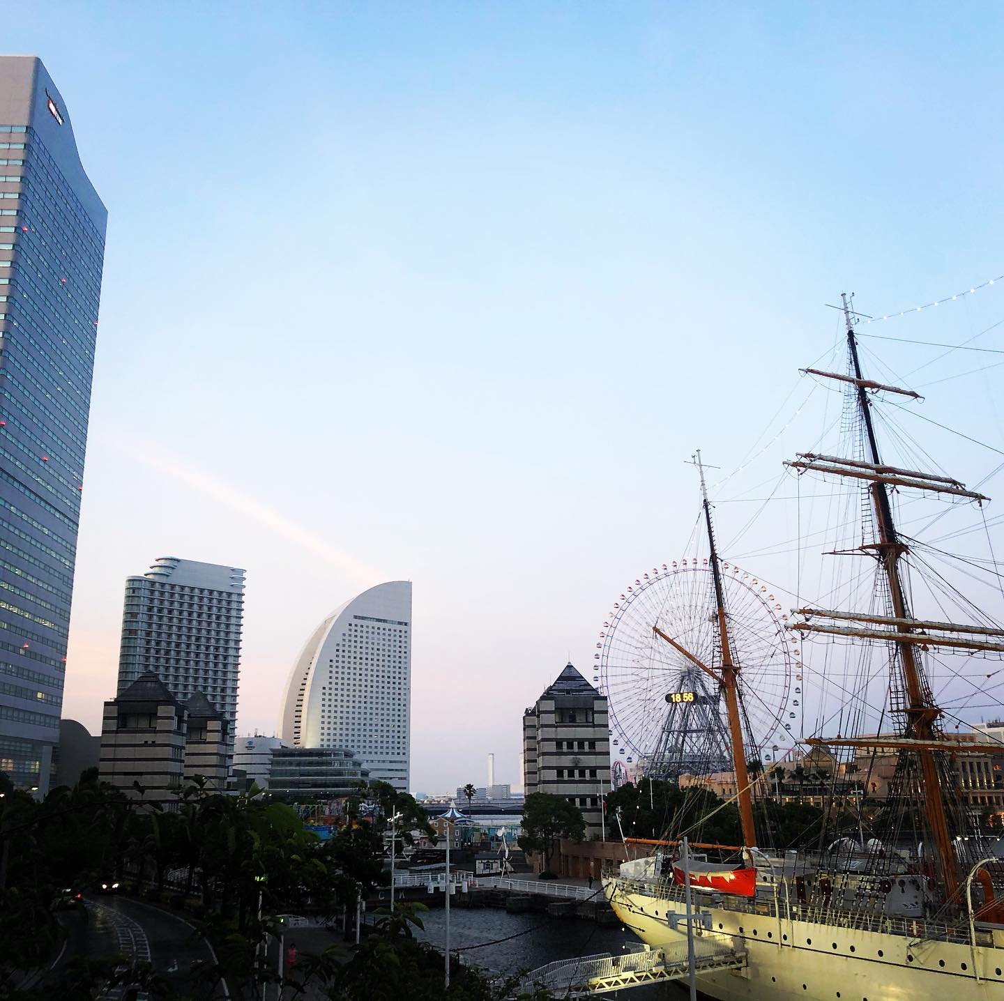 本日もオープン致しました 今夜もお待ちしております♪。.:*・゜♪。.:*・゜♪。.:*・゜ #オタクバー