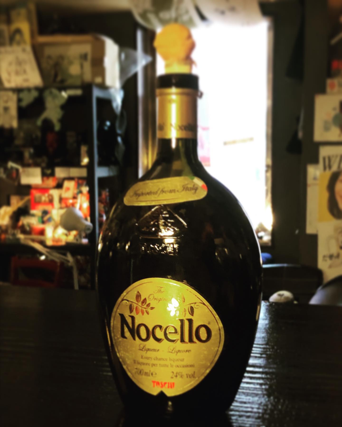 飲みやすくお酒の苦手な方にもオススメのクルミリキュールを入荷致しました ミルクで割るのが飲みやすく美味しいです️ 本日も0時まで営業しておりますので是非お立ち寄りください #オタクバー