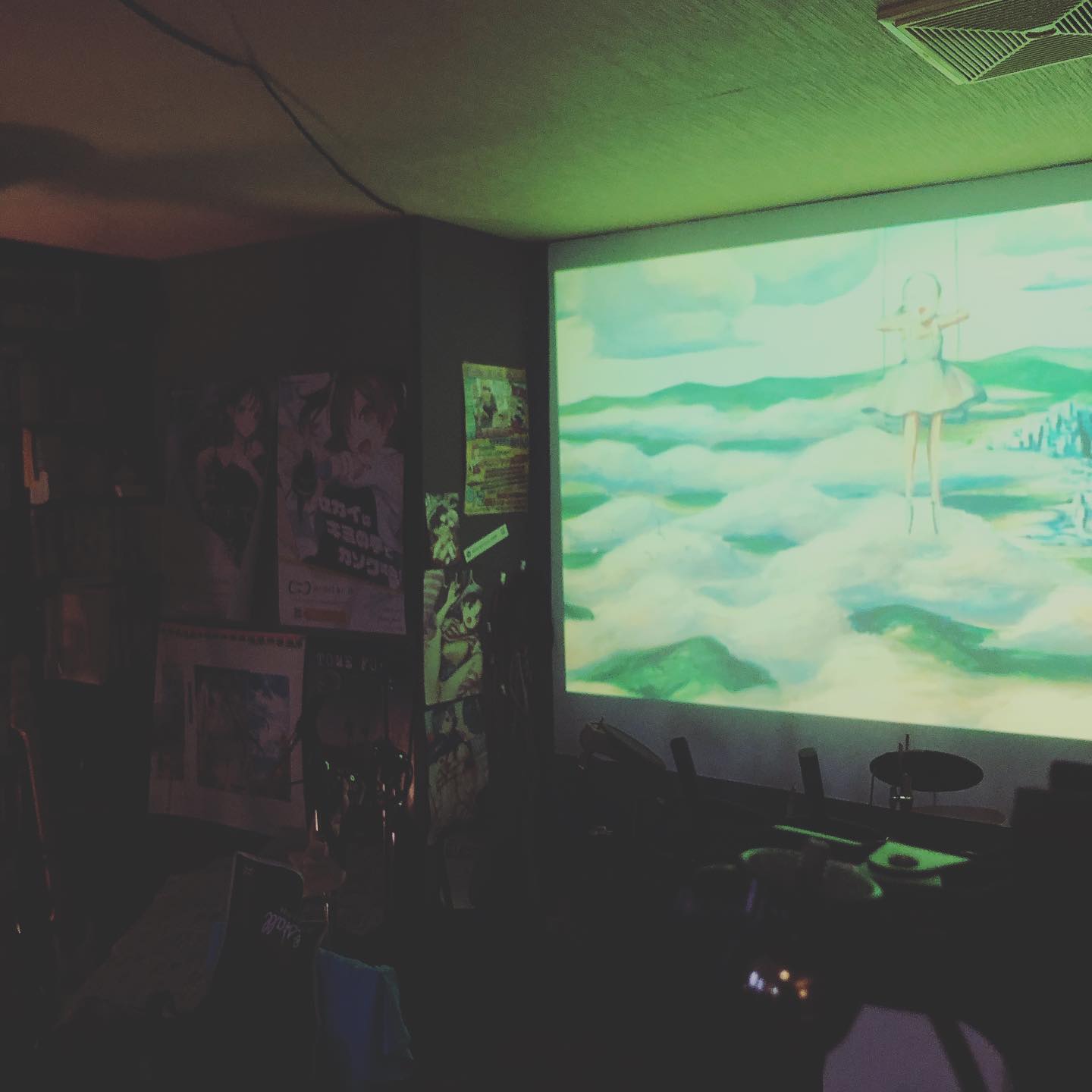 本日もOPEN致しました´・ᴗ・` お休みの日にも一杯如何でしょうか! #オタクバー