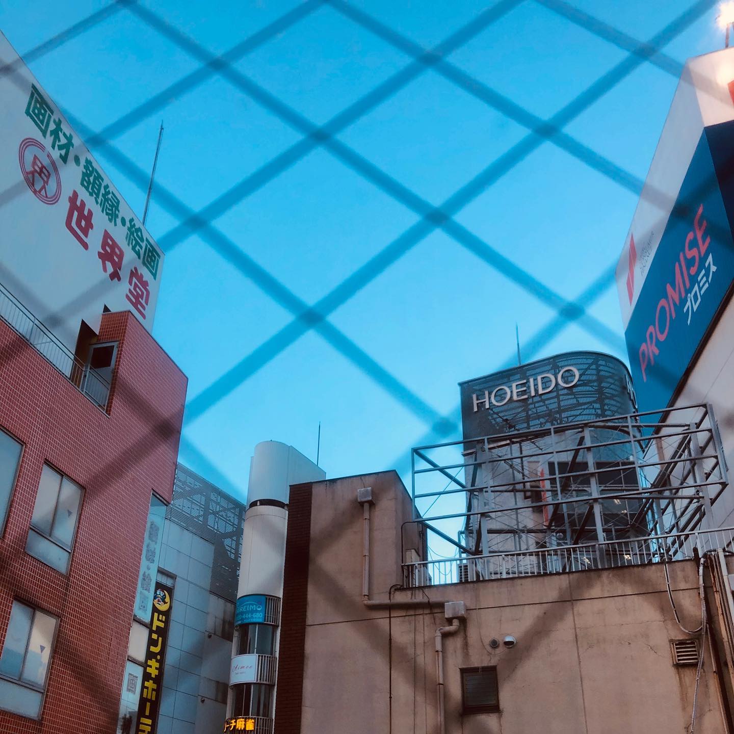 連日暑い日が続きますがいかがお過ごしでしょうか•́ω•̀)? 暑い日の夜もスイングバイは元気に営業開始です(๑˃̵ᴗ˂̵) #オタクバー