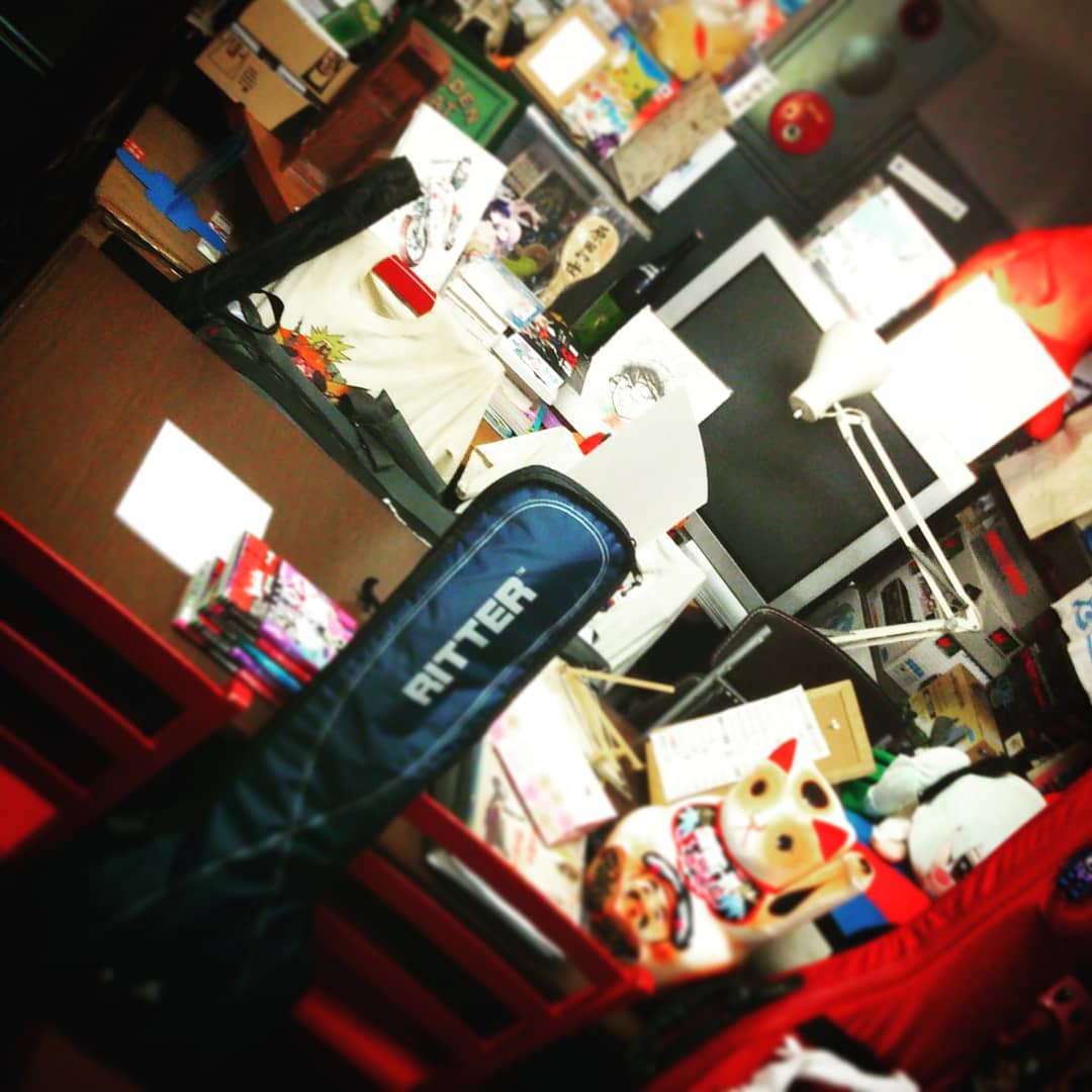 本日もSwing-Byけいおん部の練習から営業になだれ込みます。開店です♪ #オタクバー