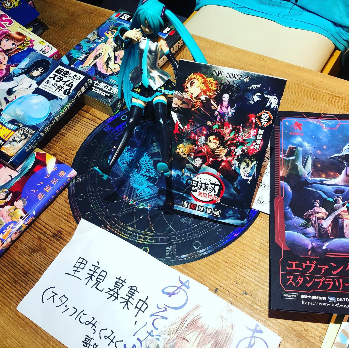 金曜日! 雨も止んだし、いっぱい飲んでから帰りましょう 今日も快適空間でお待ちしております#オタクバー