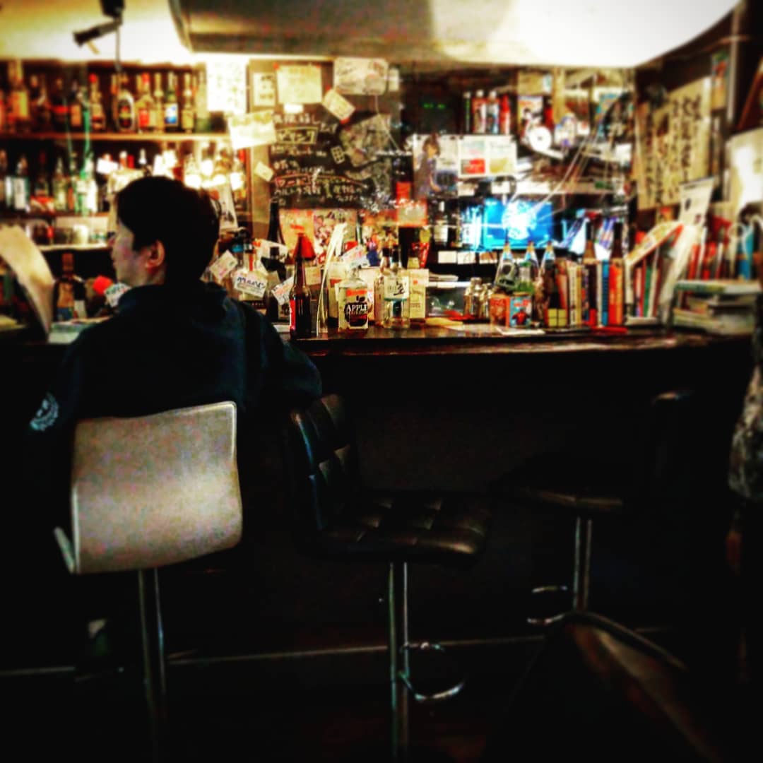 日曜も元気に開店! 早くも盛り上がってます。#オタクバー