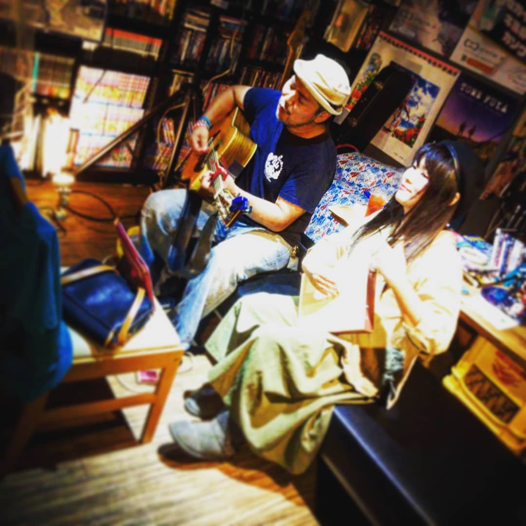 イベント再開テスト、#角刈りデートクラブ さんの #ツイキャス。飛沫防止ビニールを用意、ソーシャルなディスタンスで観客を制限しつつ。#オタクバー