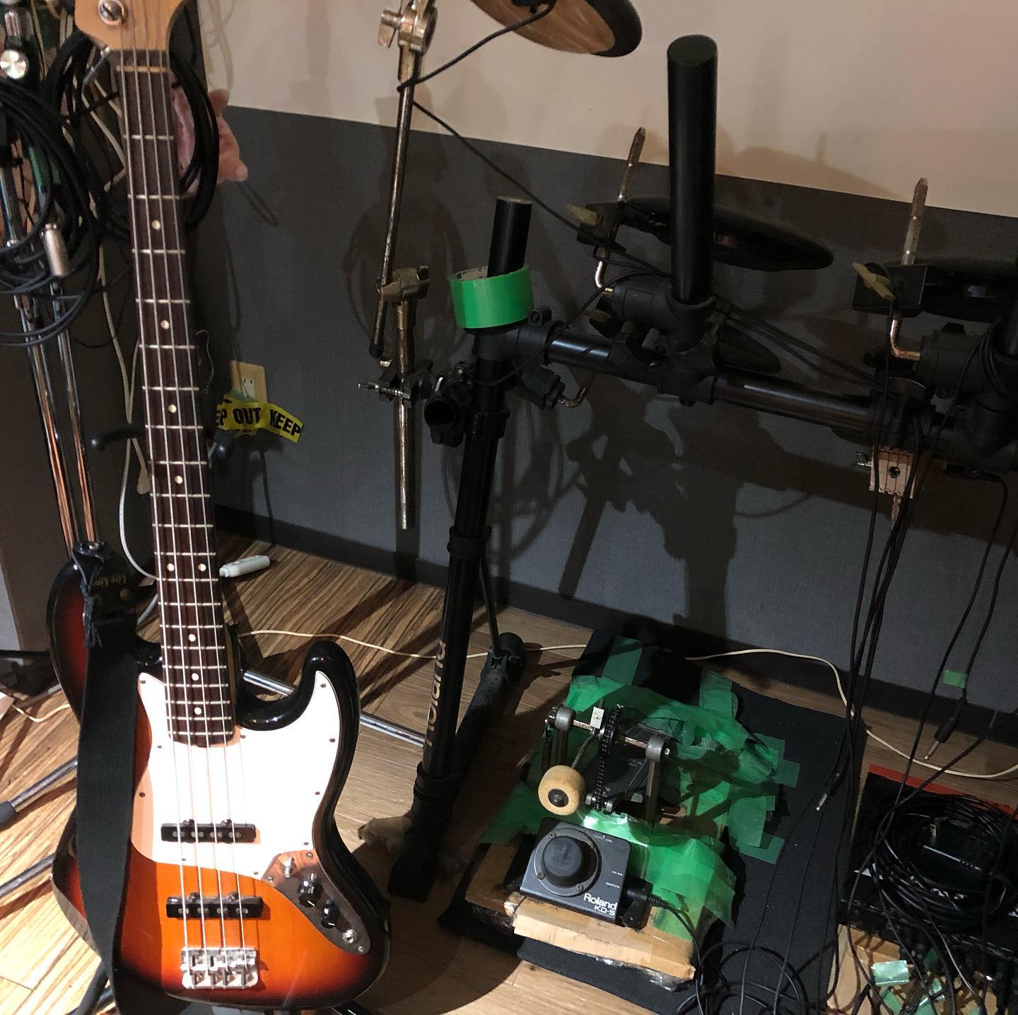 月曜日! いつもは定休日ですが、本日はオープン。21時からは何と……!気になる人は飲みに来てね#オタクバー