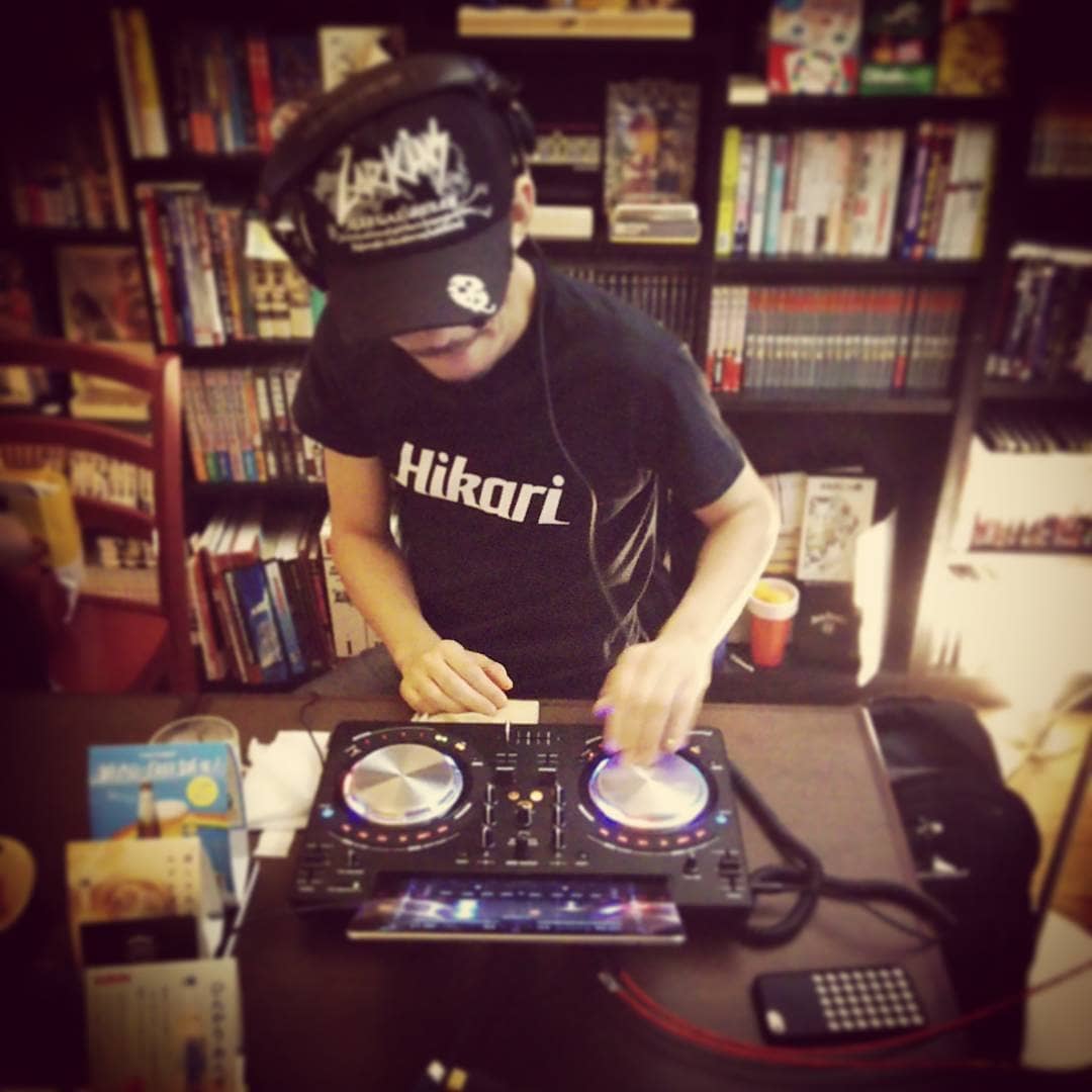11/15 早い時間にDJ-Jが来店します。数カ月ぶりのDJイベント、お時間ある方はぜひ! #オタクバー