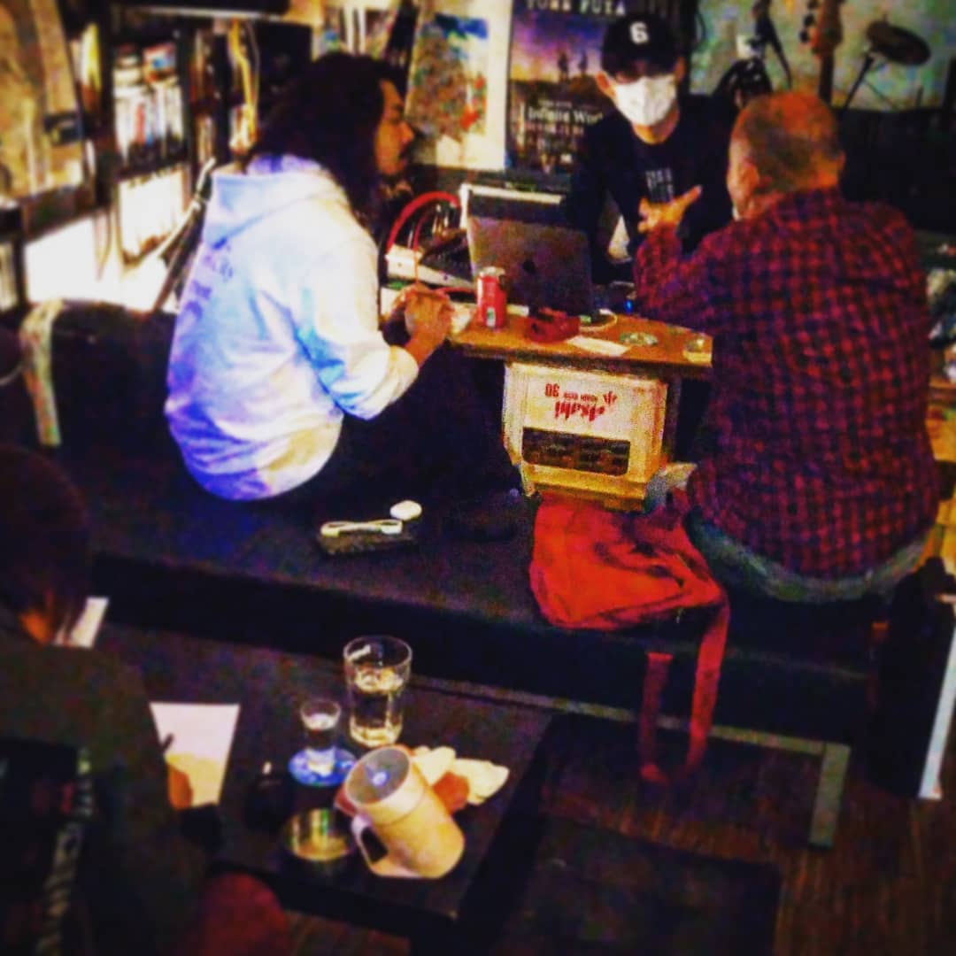 DJ始まっています! 開店です♪ #オタクバー