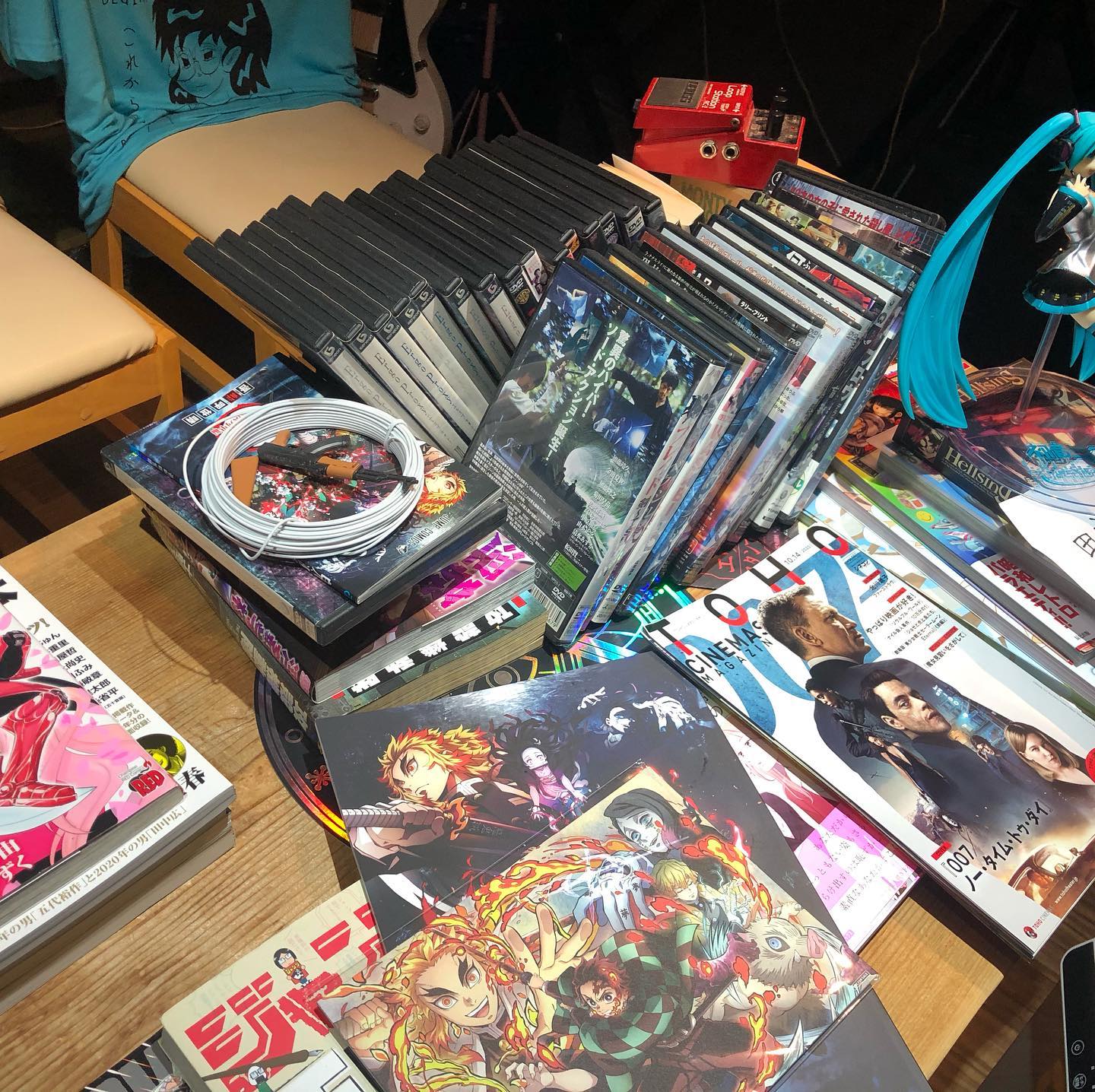 金曜の夜です! 色々と厳しい情勢ではありますが、Swing-Byは今夜も快適空間。美味しいビールと一緒にお待ちしております#オタクバー