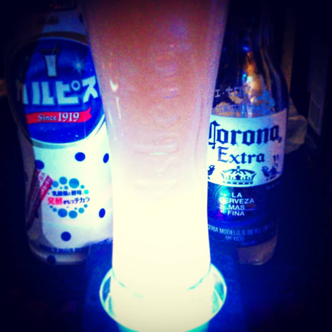 週末の #オタク文化学 用 #オリジナルカクテル、#コロナ退治。#コロナビール に #カルピス で消毒! #オタクバー