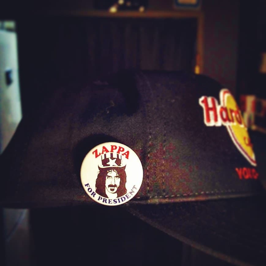 本日は #ザッパ の命日です。今年は12/11にDJ-Jが追悼でザッパの曲を流します。どうぞお楽しみに。過去のイベント動画 https://youtu.be/sAheG0Qctd0 #フランクザッパ #オタクバー