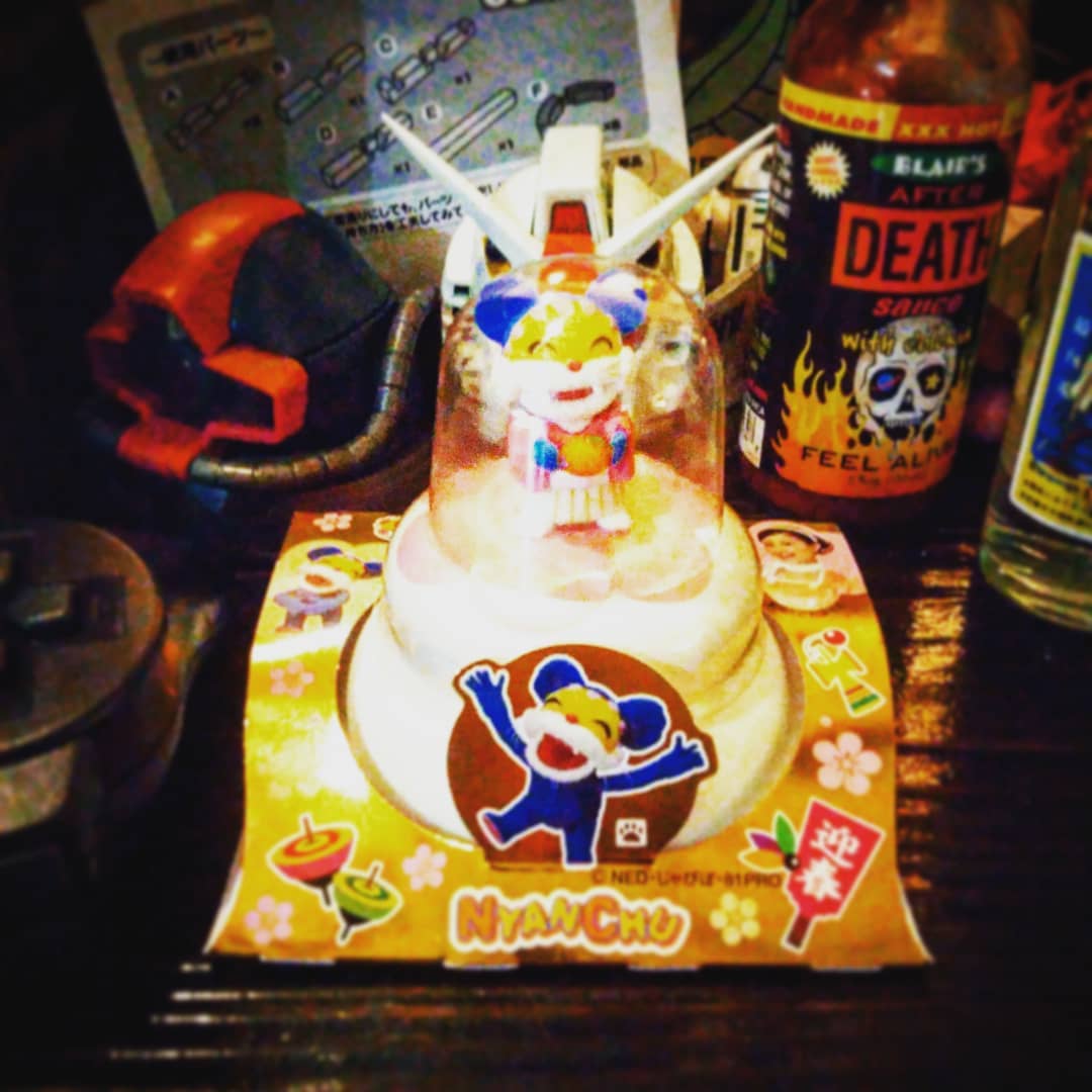 正月用の #鏡餅 も準備完了! 心置き泣く開店です♪ #オタクバー #ニャンちゅう #ニャンちゅう鏡餅 #お鏡もちニャンちゅう飾り