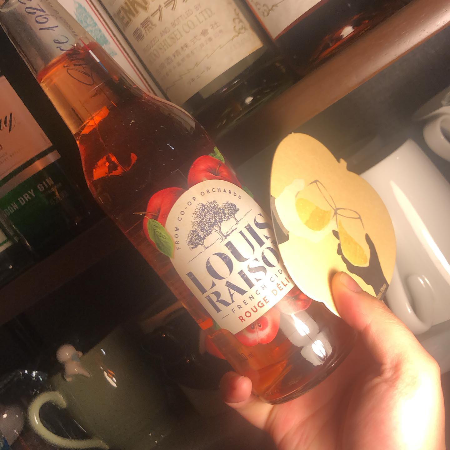 冬らしくなってきましたね(๑′ᴗ‵๑) 本日もスイングバイは19時〜22時まで元気に営業中です #オタクバー