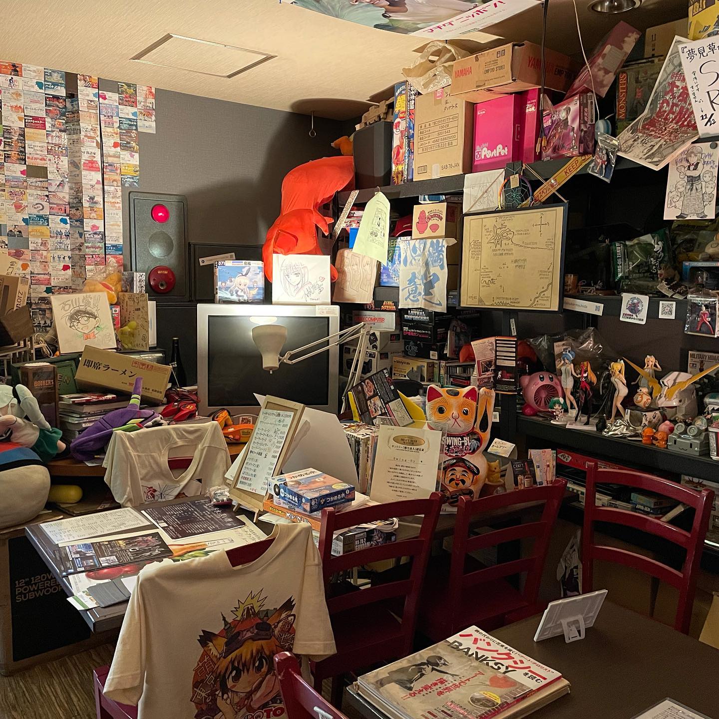 金曜日の夜。あったか~いお店でビールで乾杯 今夜も快適空間でお待ちしております#オタクバー