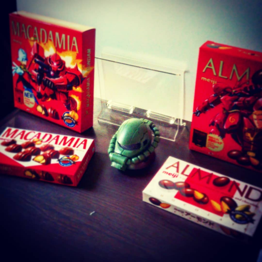 赤くて3倍速い! 開店です♪ #オタクバー