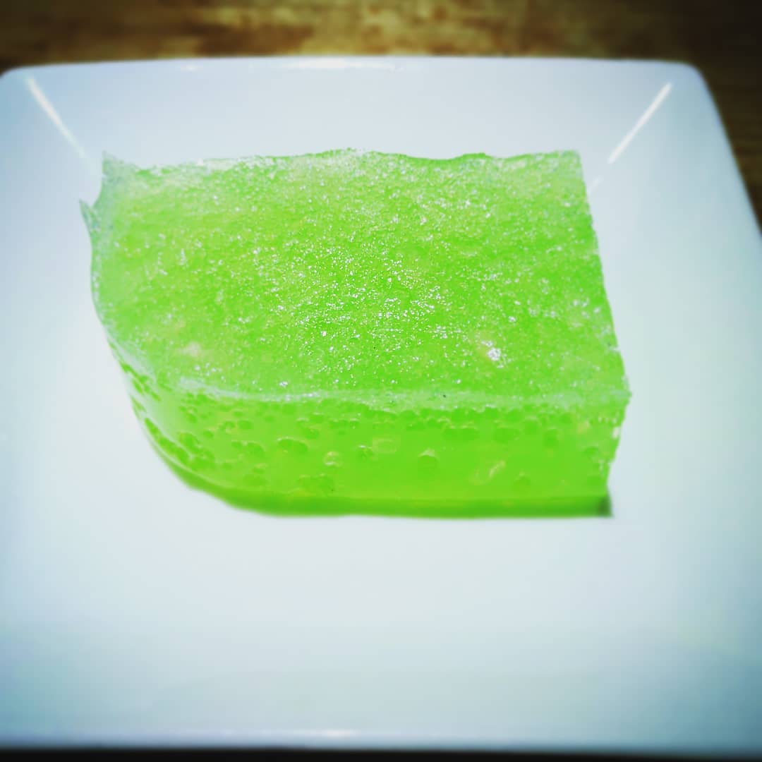 ネットワークでバズってた #サイダーかん を作ってみました。レシピより寒天が多くてチト固いかな。調整してMenueに入れられるかも♪ #オタクバー #スイーツ