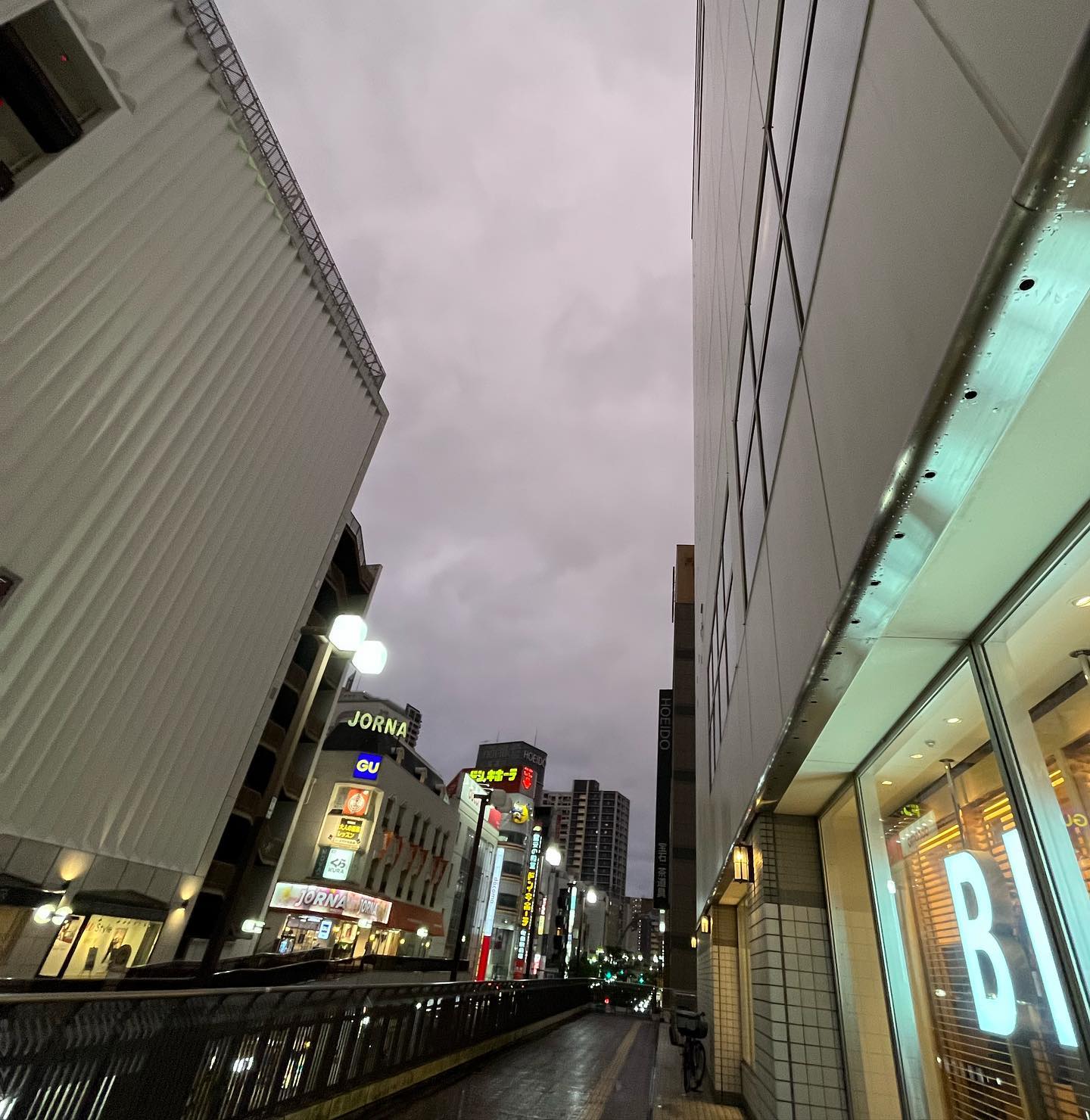 ほんじつも17時からOPENしております #オタクバー