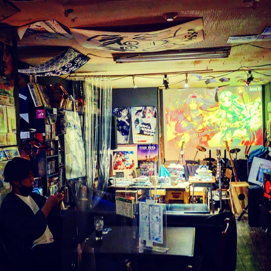 クッキングスクール帰りの社長もくつろぐ黹日曜日、開店です。#オタクバー