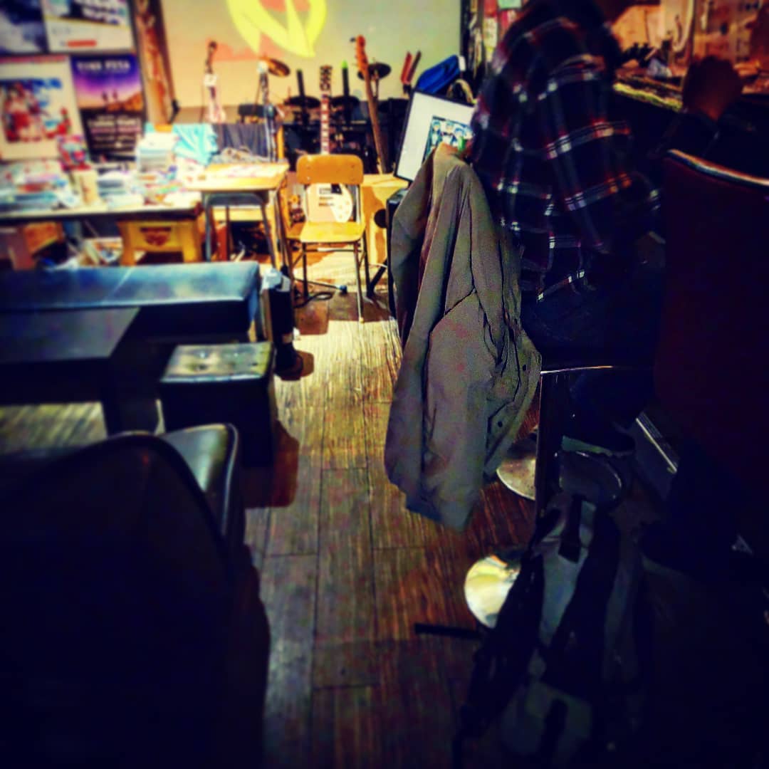 時間制限も今日まで、元気に開店です♪ #オタクバー