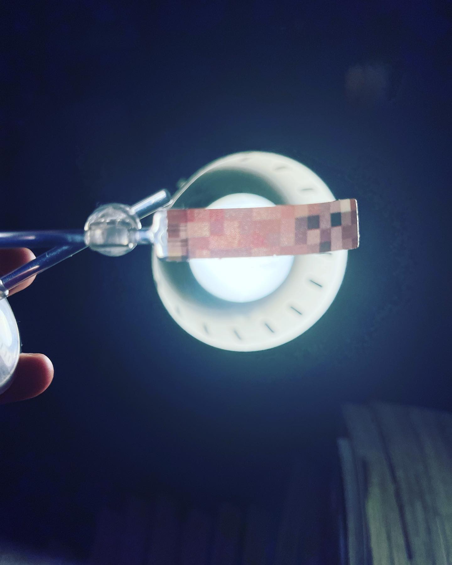 こうすると目があるように見える気がします。(気のせい) 本日も元気にオープンです(((o(*゚▽゚*)o))) #オタクバー