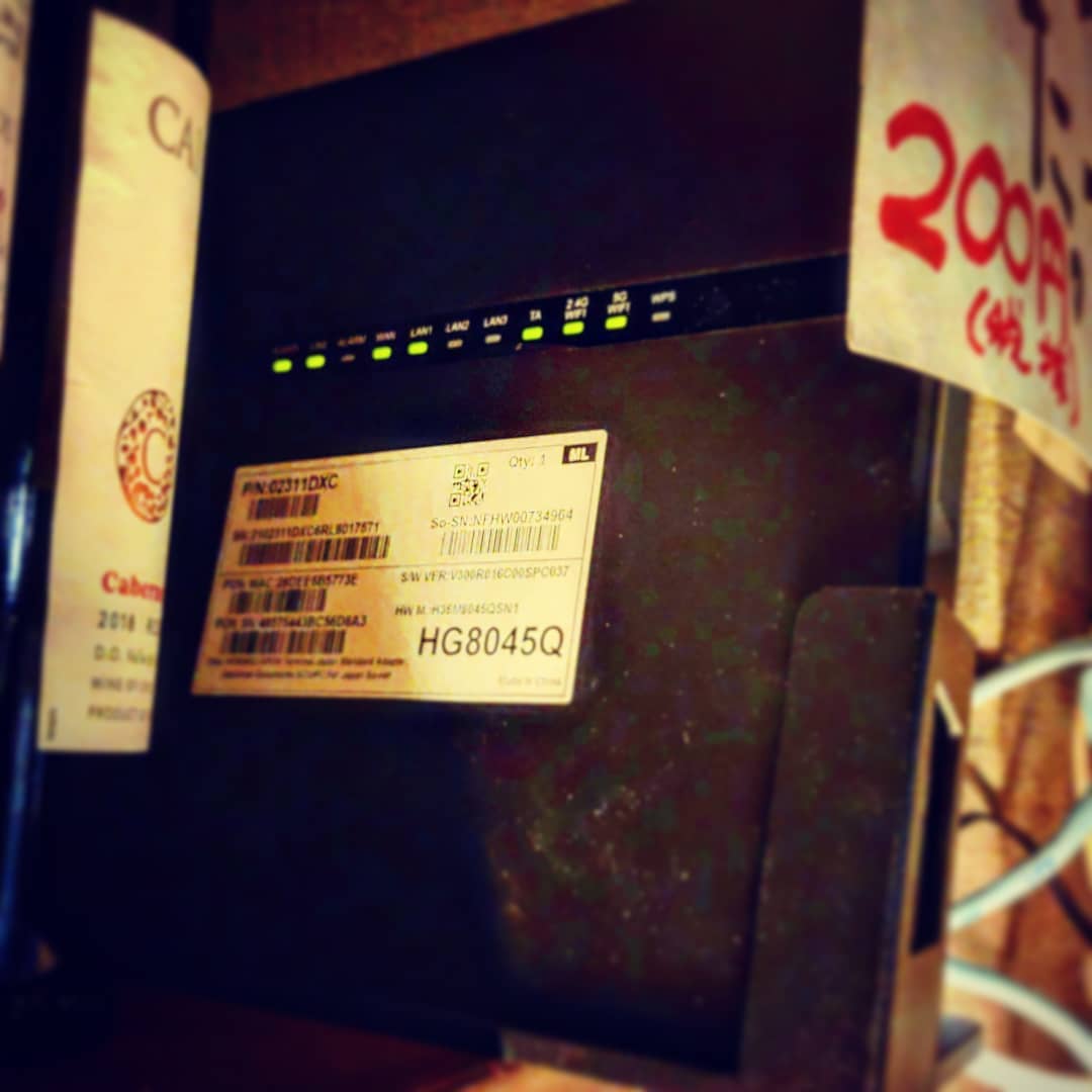 不調だった #ひかり電話ルータ と#wifiルーター を交換しました。ご不便申し訳ございませんでした。Wi-FiのIDとパスワードが変わりましたので、店でお確かめください。#オタクバー