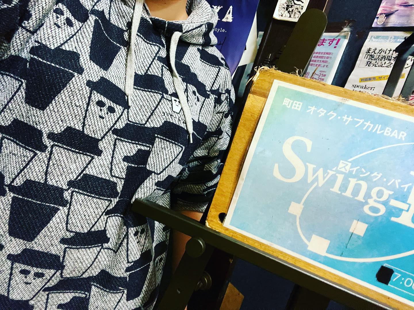 イーゼルが新しくなったらしく確認してみると軽く私の肩をこえていました。#オタクバー