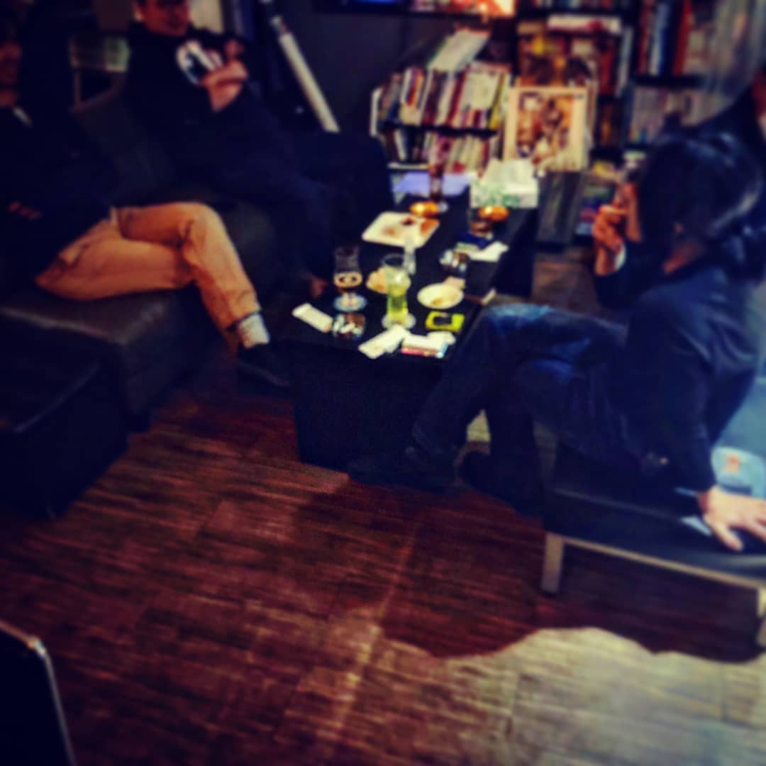 元旦もオープンから常連さんたちで大盛りあがり! 家で退屈するよりSwing-Byで♪ #オタクバー