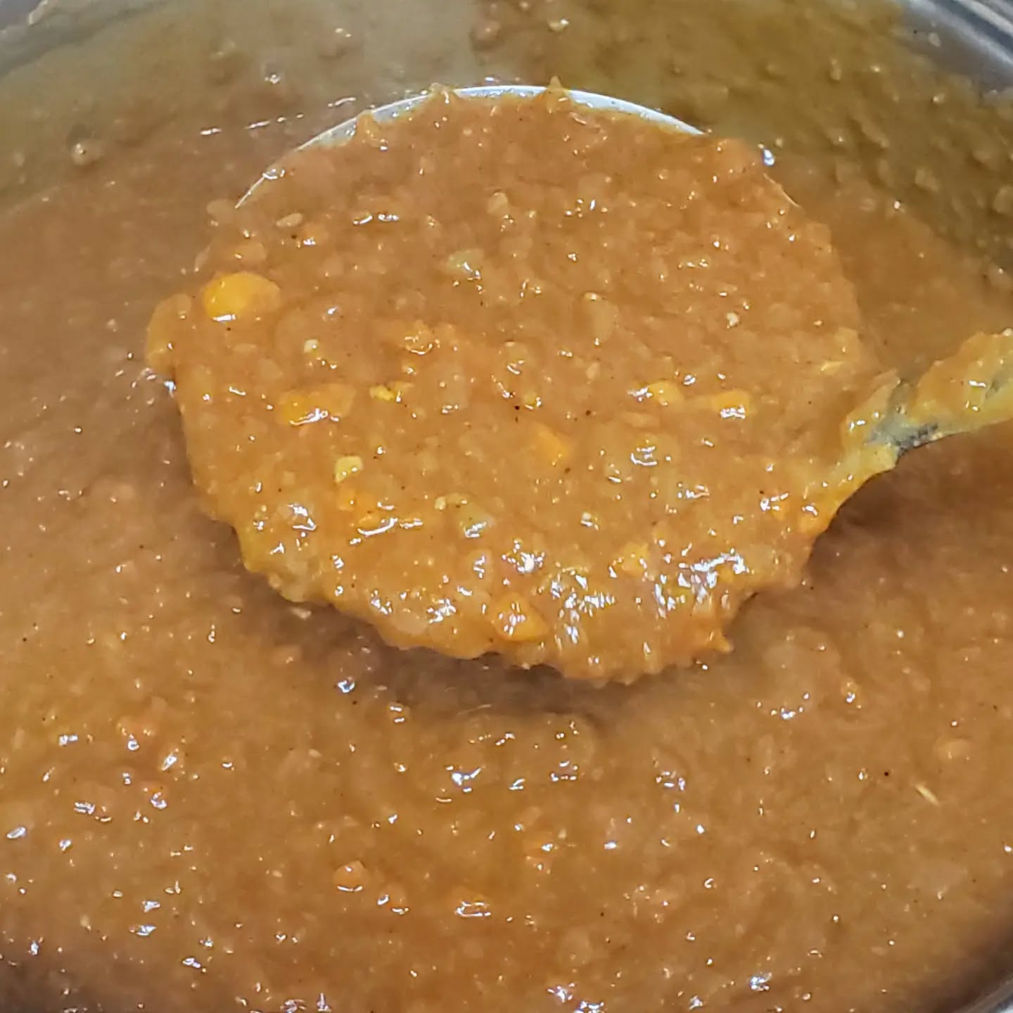 最近さらに美味しくなったと評判の『鬼嫁カレー』最初フルーティー、後からスパイシーなお味です🥄トッピングも多数!!#町田#オタクバー#雷門風太 #杏東ぢーな