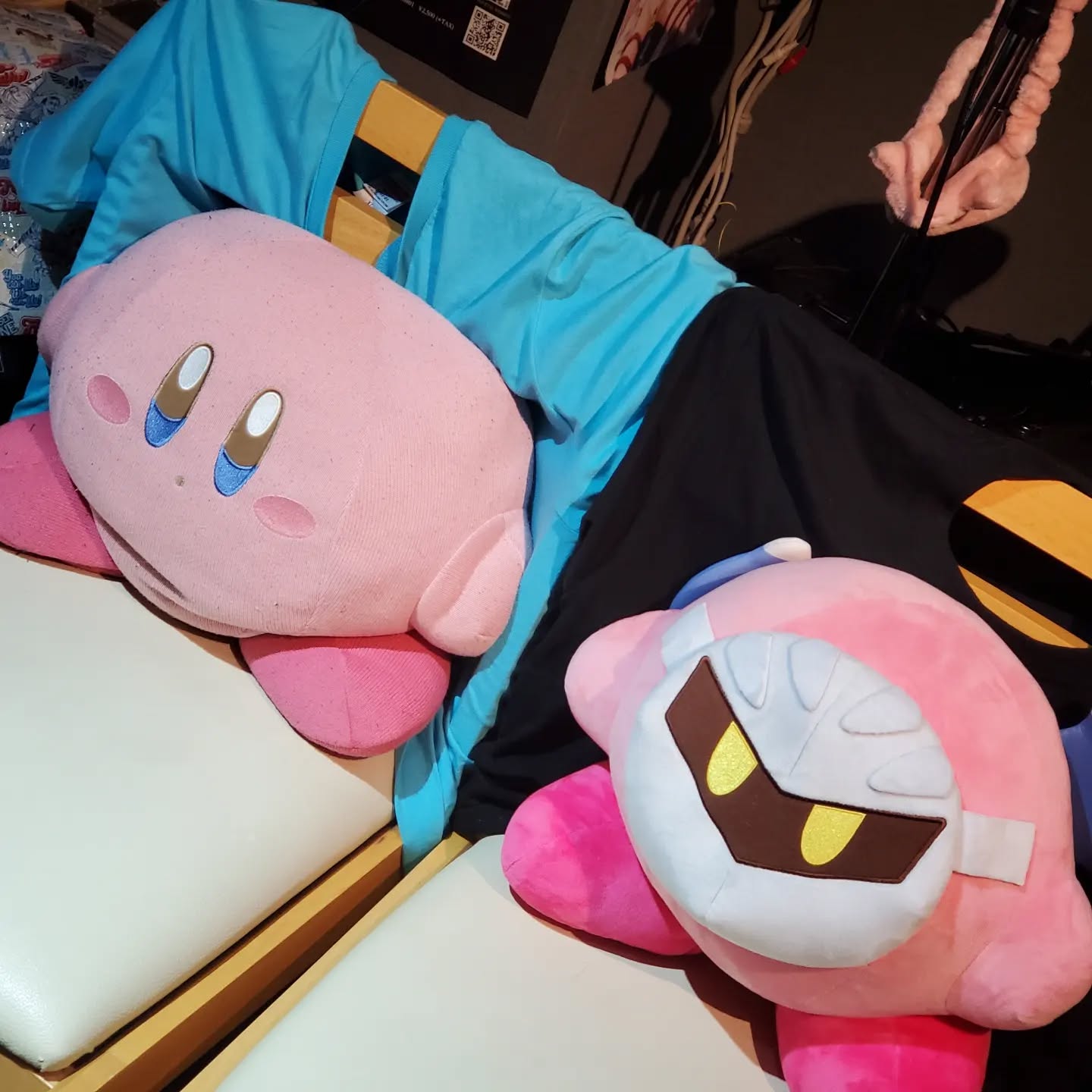 カービィ達もかわいく鎮座♡本日も12時まで営業！！#町田#オタクバー#雷門風太 #杏東ぢーな