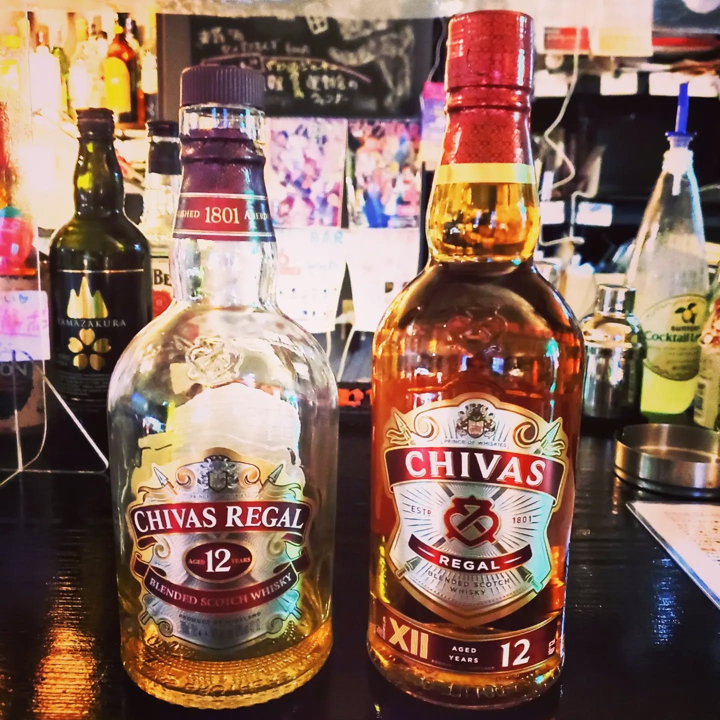 うーん前のボトル(左)デザインの方が好きだった……お酒のデザインはドンドン変わりますが、お店は変わりなく皆様をお待ちしております️#町田#オタクバー#雷門風太 #杏東ぢーな#水木はポイント2倍