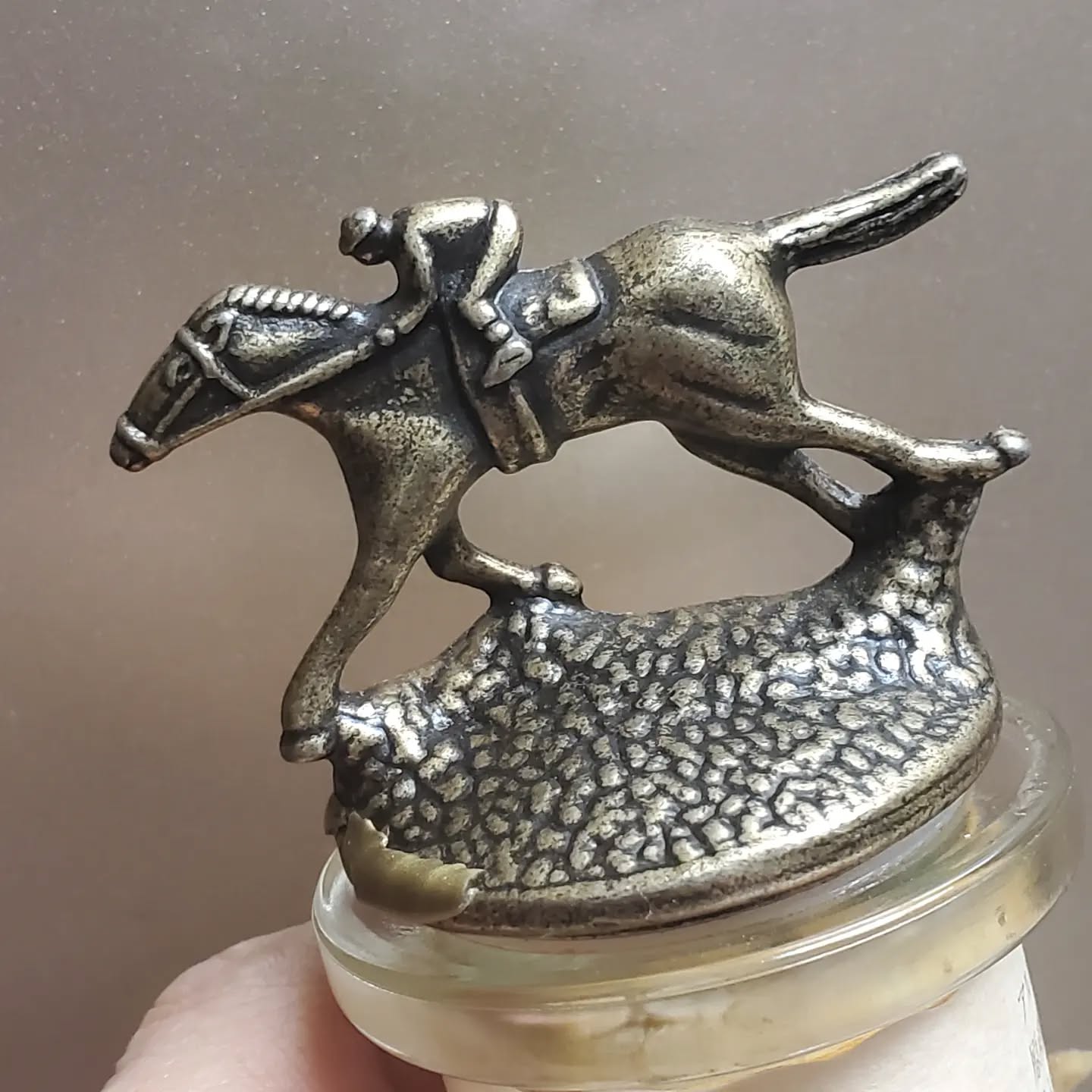 当店のお客様にも大人気な『ウマ娘』のお供に、ブラントンいかがでしょうか?ロックかストレートがお勧めです#町田#オタクバー#雷門風太 #杏東ぢーな#水木はポイント2倍