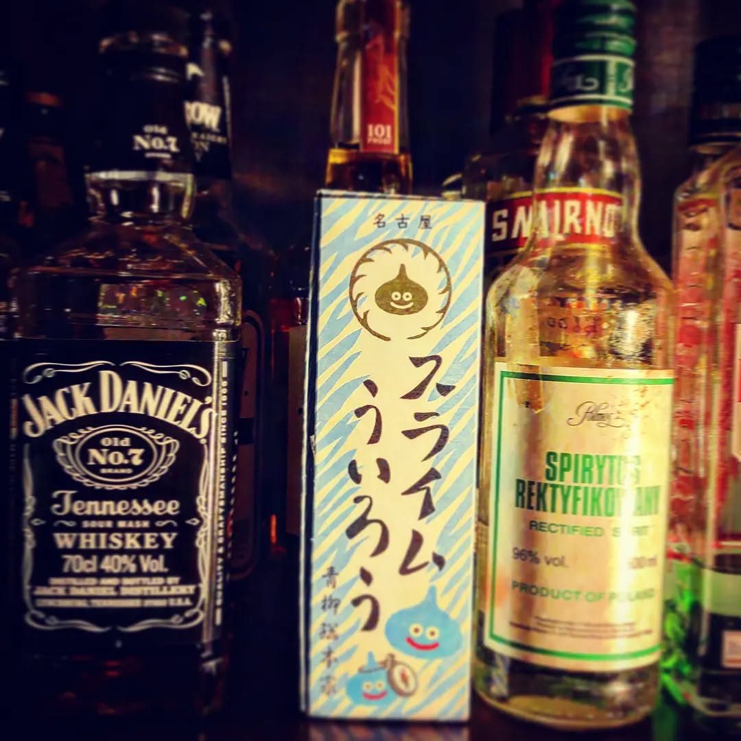 三連休最終日、月曜ですが祝日なので営業しています! #オタクバー