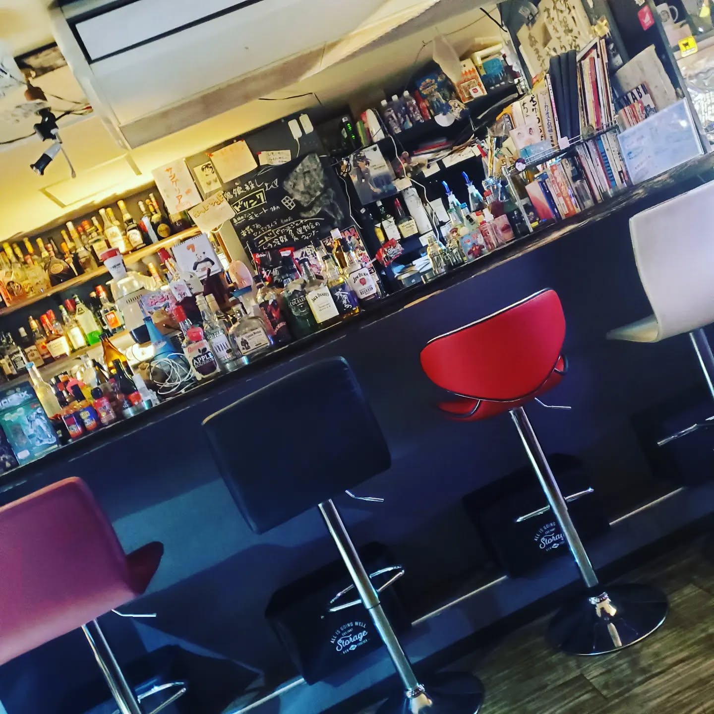 昨日は社会人2日目のお客様がいらっしゃいました。学生時代から来ていただいているので感慨深いです本日も皆様のお越しをお待ちしております#オタクバー #町田 #杏東ぢーな #雷門風太 #日曜営業 #U25割 #はじめての女性は1杯無料