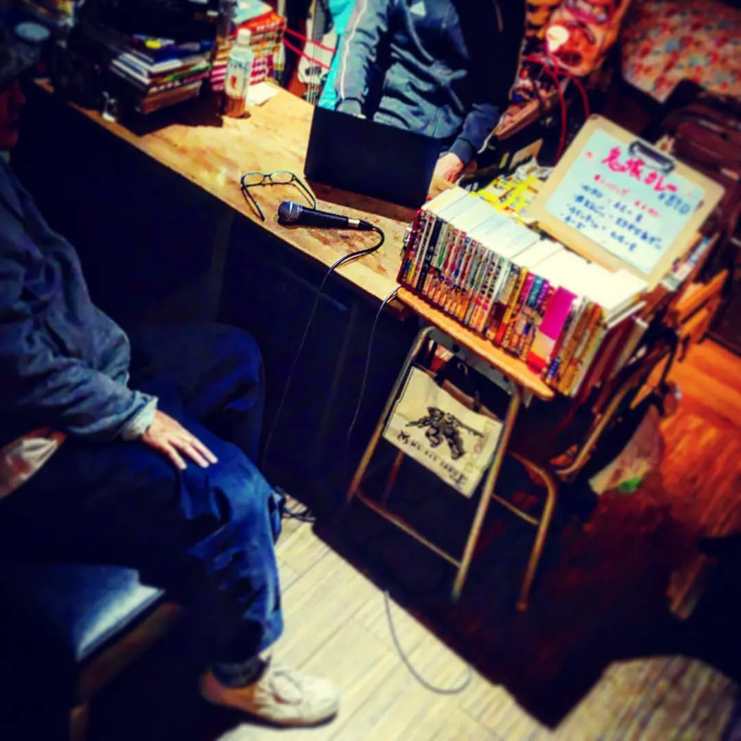 本日は通常営業ですが、#DJ-Jが回してます! どんどんリクエストどうぞ♪#オタクバー #町田 #杏東ぢーな #雷門風太 #日曜営業 #U25割 #はじめての女性は1杯無料