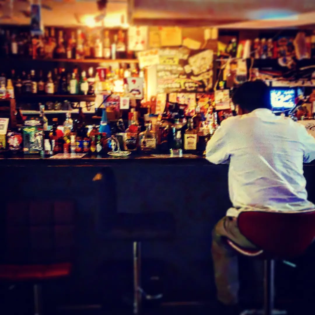 あいにくの雨ですが、オープンから常連さんいらしてます。感謝感謝!#オタクバー #町田 #杏東ぢーな #雷門風太 #日曜営業 #U25割 #はじめての女性は1杯無料