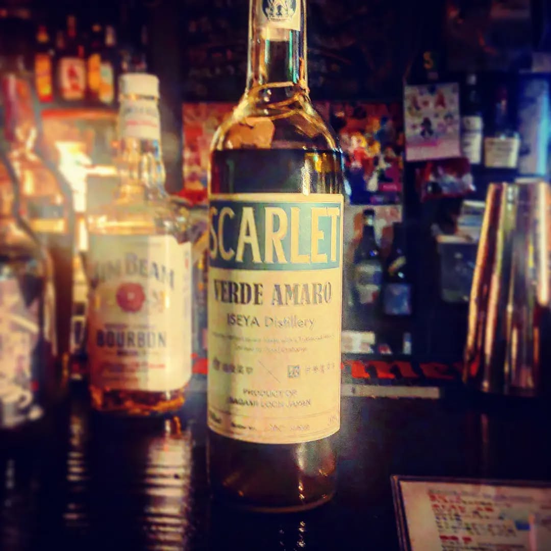お隣 #相模原 の新しいリキュール、#スカーレットヴェルデアマーロ 入りました。ヨモギの香りがさわやか! ぜひ呑みに来てください。#オタクバー #町田 #杏東ぢーな #雷門風太 #日曜営業 #U25割 #はじめての女性は1杯無料