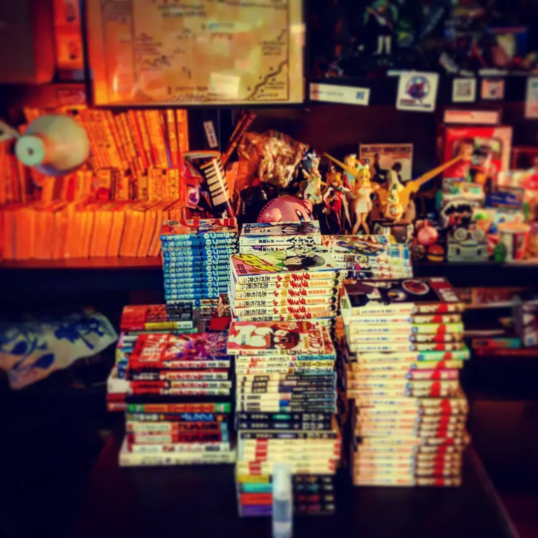 お店文庫を整理中、新しいタイトルにご期待ください！　開店です！#オタクバー #町田 #杏東ぢーな  #雷門風太  #日曜営業 #U25割 #はじめての女性は1杯無料