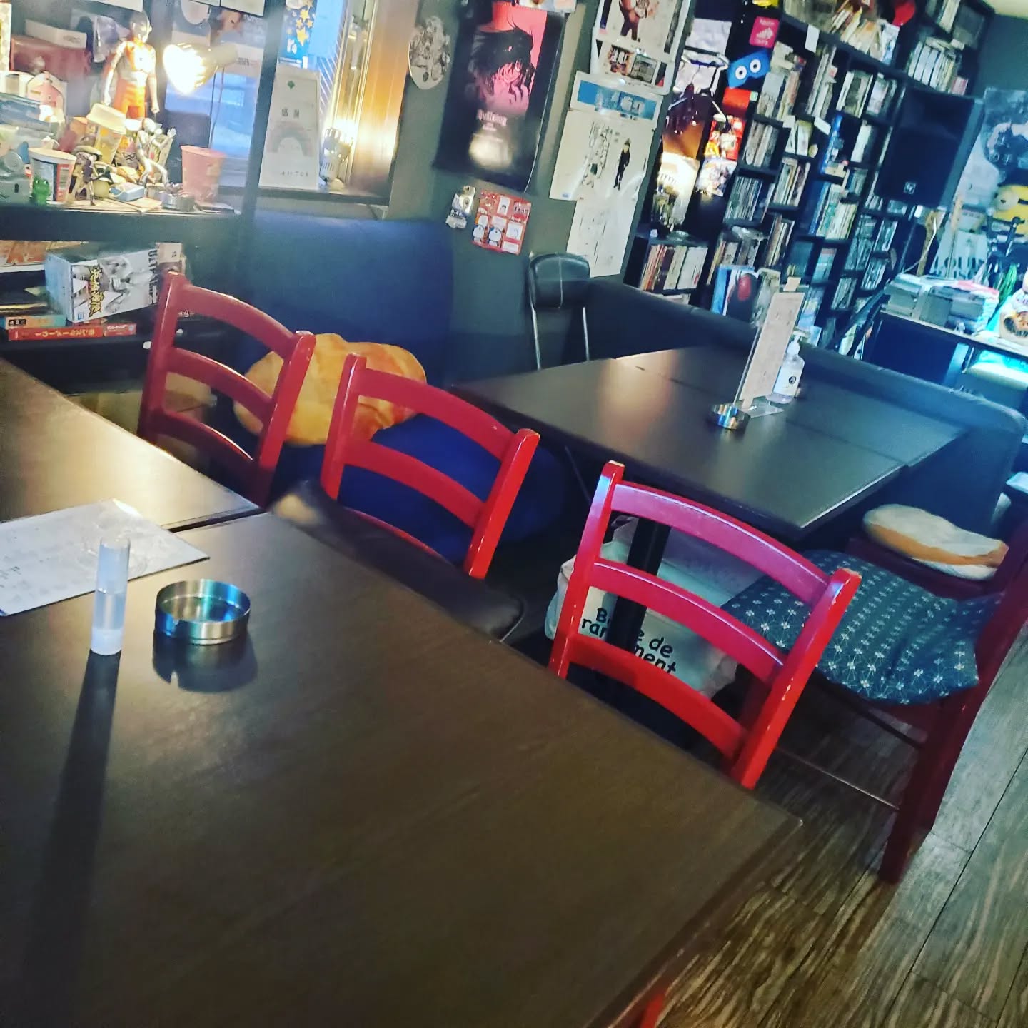 今日も町田で一番美味しい(らしい)生ビールをご用意して皆様のお越しをお待ちしております#オタクバー #町田 #杏東ぢーな #雷門風太 #日曜営業 #U25割 #はじめての女性は1杯無料