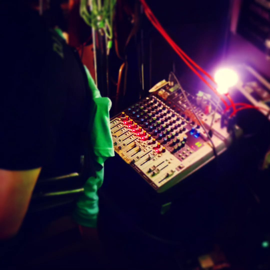 本日もDJいます、リクエスト大歓迎！#オタクバー #町田 #杏東ぢーな  #雷門風太  #日曜営業 #U25割 #はじめての女性は1杯無料