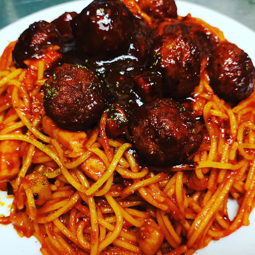 C公国風ミートボールパスタ、出ました! 3〜4人前あります!#カリオストロの城 #カリオストロの城パスタ #カリオストロの城のミートボールパスタ #オタクバー #特撮 #プロレス #ギャルゲー #同人誌 #町田 #杏東ぢーな #雷門風太 #日曜営業 #U25割 #はじめての女性は1杯無料 #今季アニメ #2023夏アニメ #美味しい生ビール #ボードゲーム #カードゲーム #サントリー神泡達人店 #サントリープレミアム達人店