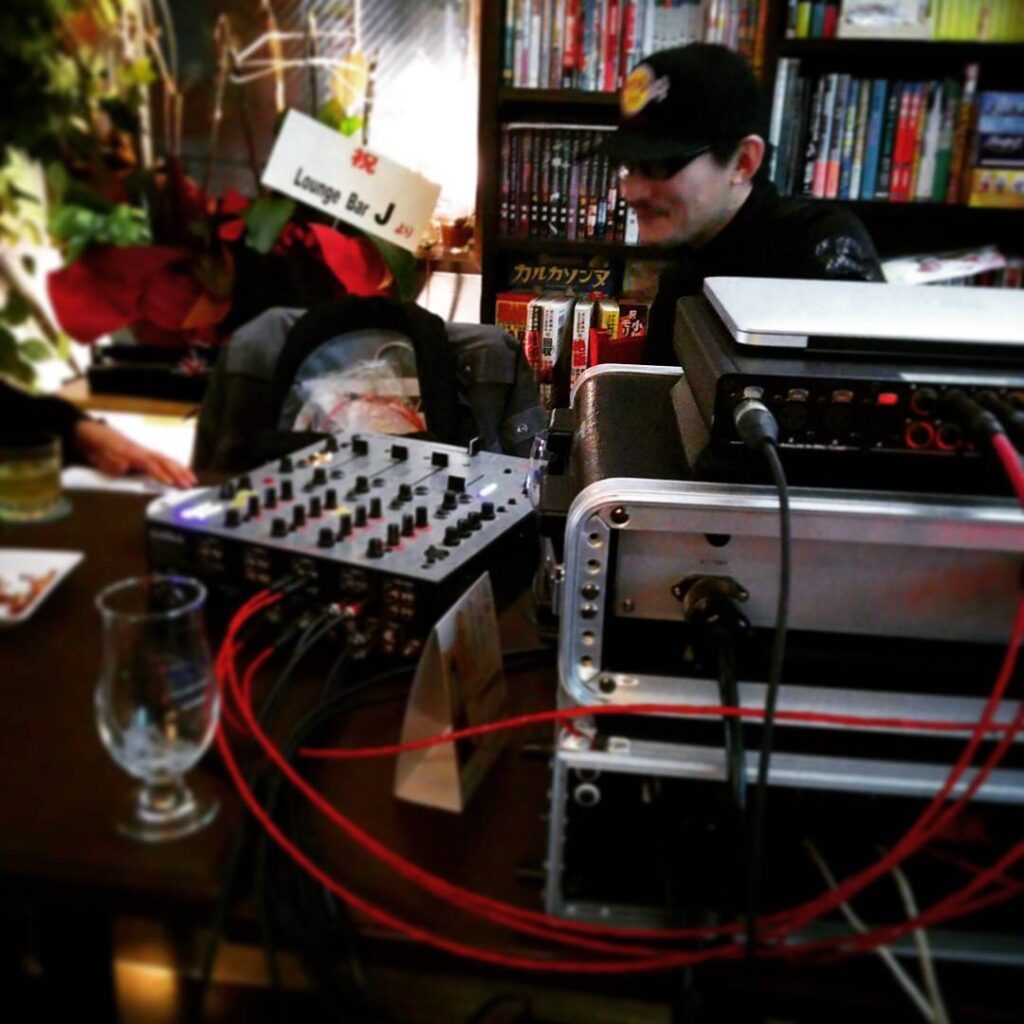【 【 過 去 記 事 】 】 DJ、ギュンギュン回してます。 #otakubar #dj https://is.gd/dYGx4R