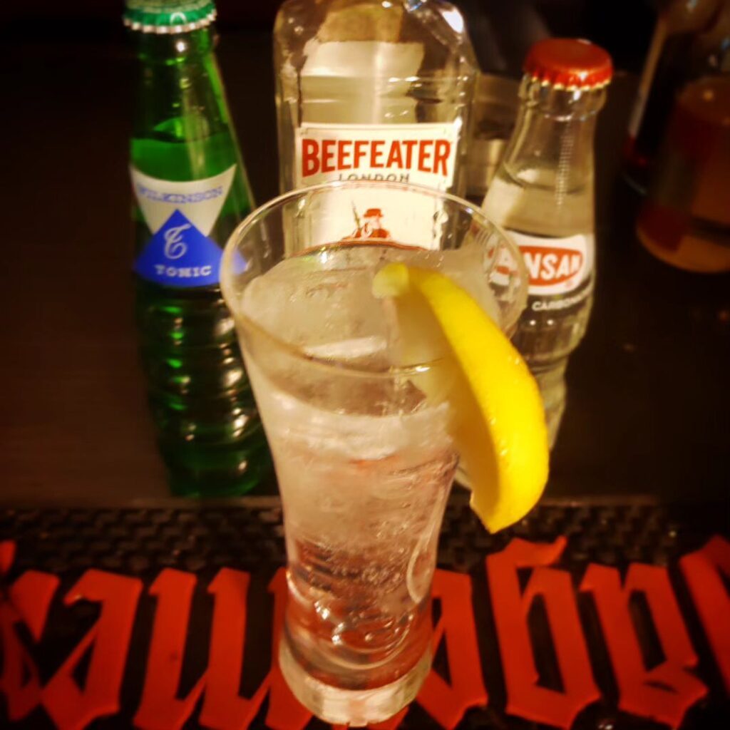 【 【 過 去 記 事 】 】 【ドリンク紹介】ジンソニックジン https://is.gd/mXM6cQ #オタクバー #お酒紹介 #カクテル紹介 #ジンソニック #ドリンク紹介