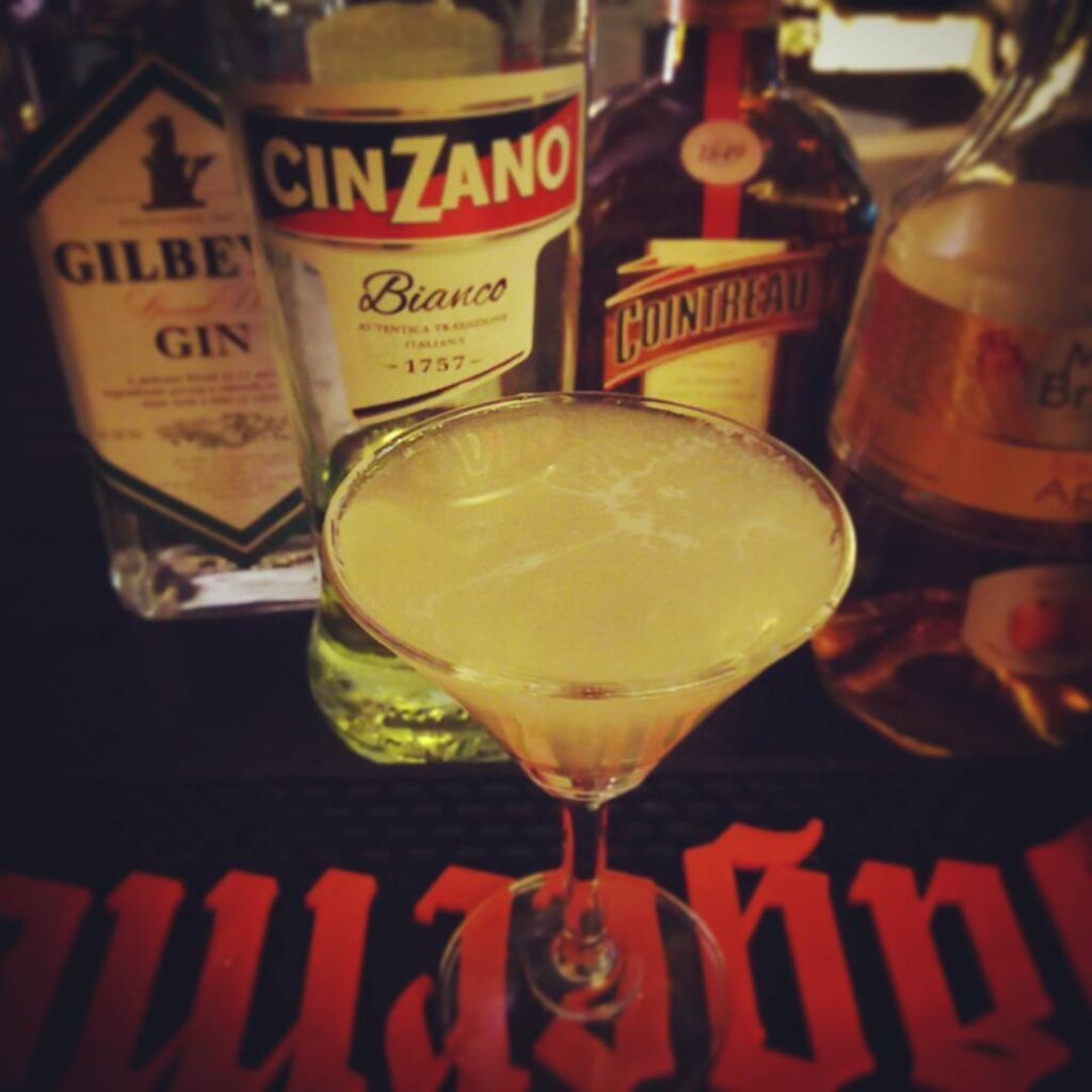 【 【 過 去 記 事 】 】 クラリッジ。甘さと辛さのバランスが絶妙！ #otakubar #cocktails  https://is.gd/WYr74t