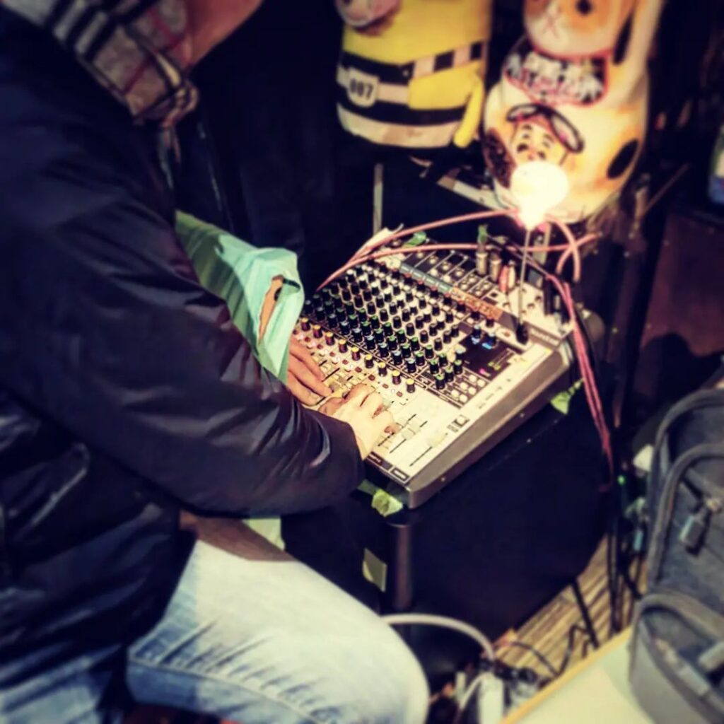 【 【 過 去 記 事 】 】 DJ-Jさん。 #DJ #DJJ #オタクバー https://is.gd/3g0HAP