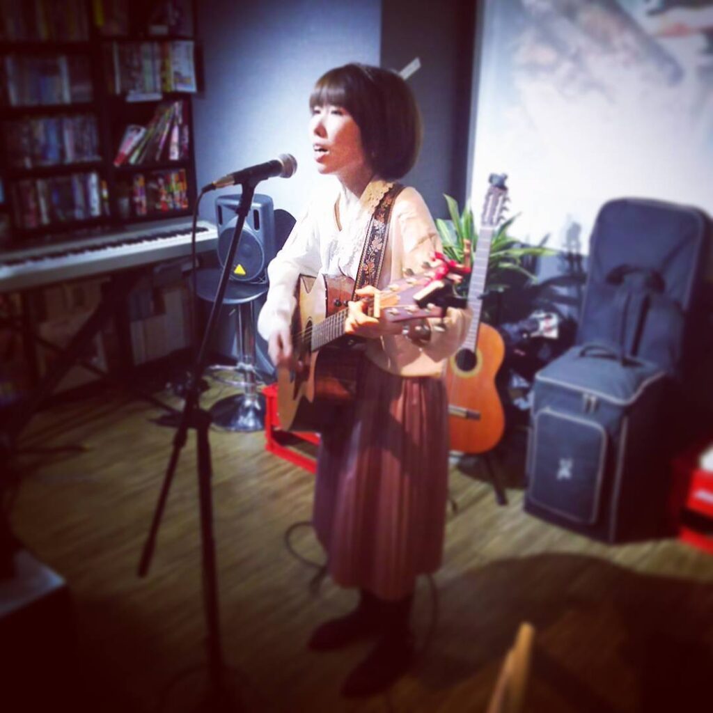 【 【 過 去 記 事 】 】 2組目、今泉紗友里、アコギです♪ #otakubar #livemusic  https://is.gd/TWLDRx