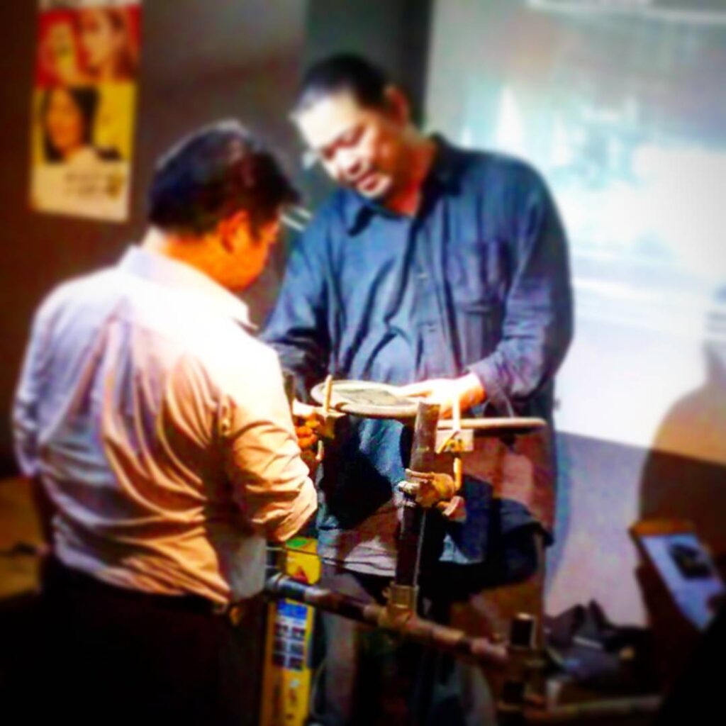 【 【 過 去 記 事 】 】 明日のライブ用にエレドラ設置中。 #otakubar #electricdrums https://is.gd/yGMKUf