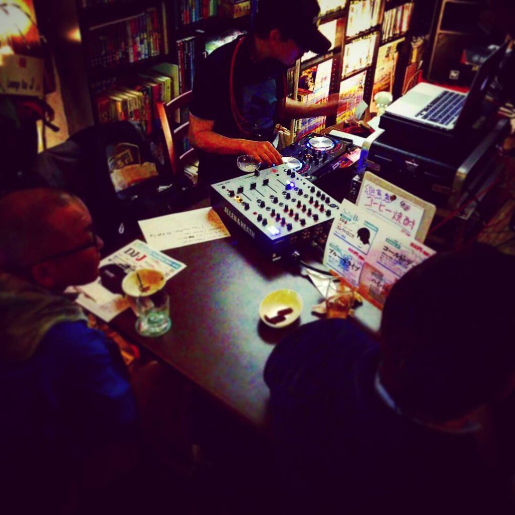 【 【 過 去 記 事 】 】 DJイベント、エレクトロニカ盛り上がってます! #otakubar #dj #electronica https://is.gd/7fXwk9