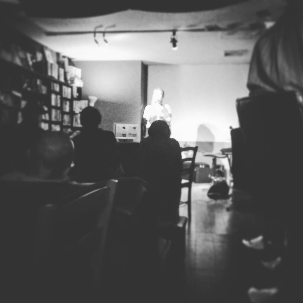 【 【 過 去 記 事 】 】 SACHIさんライブ、みんな聞き惚れてます。 #otakubar #livemusic https://is.gd/HRzMXd
