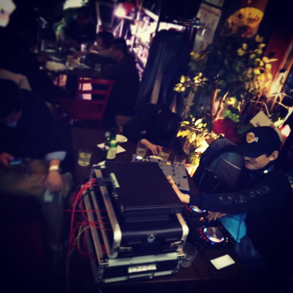 【 【 過 去 記 事 】 】 DJ、停まりません。 #otakubar #dj https://is.gd/2b9DD7